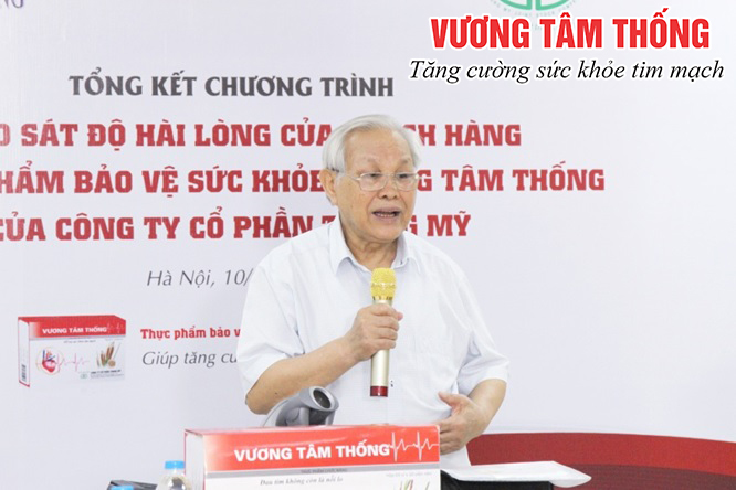 PGS.TS.BS Trần Đình Ngạn phát biểu trong buổi tổng kết chương trình khảo sát.jpg